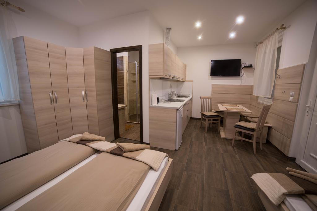 Relax Apartmanhaz Морахалом Екстер'єр фото