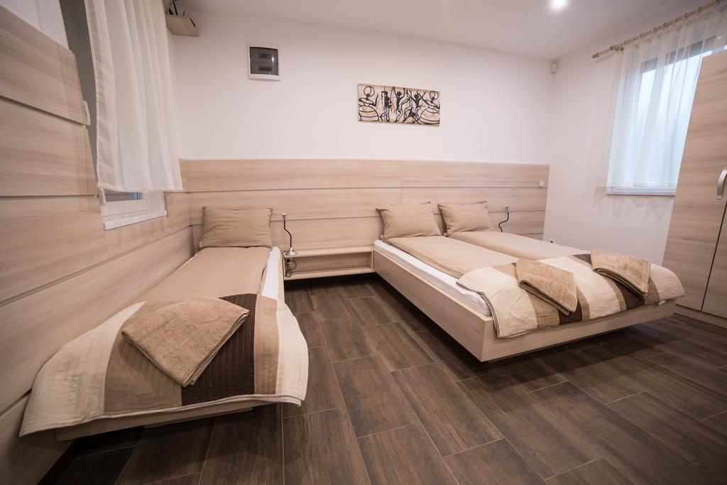 Relax Apartmanhaz Морахалом Екстер'єр фото